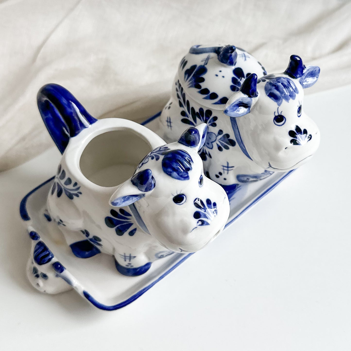 Blue Delft Cow Set