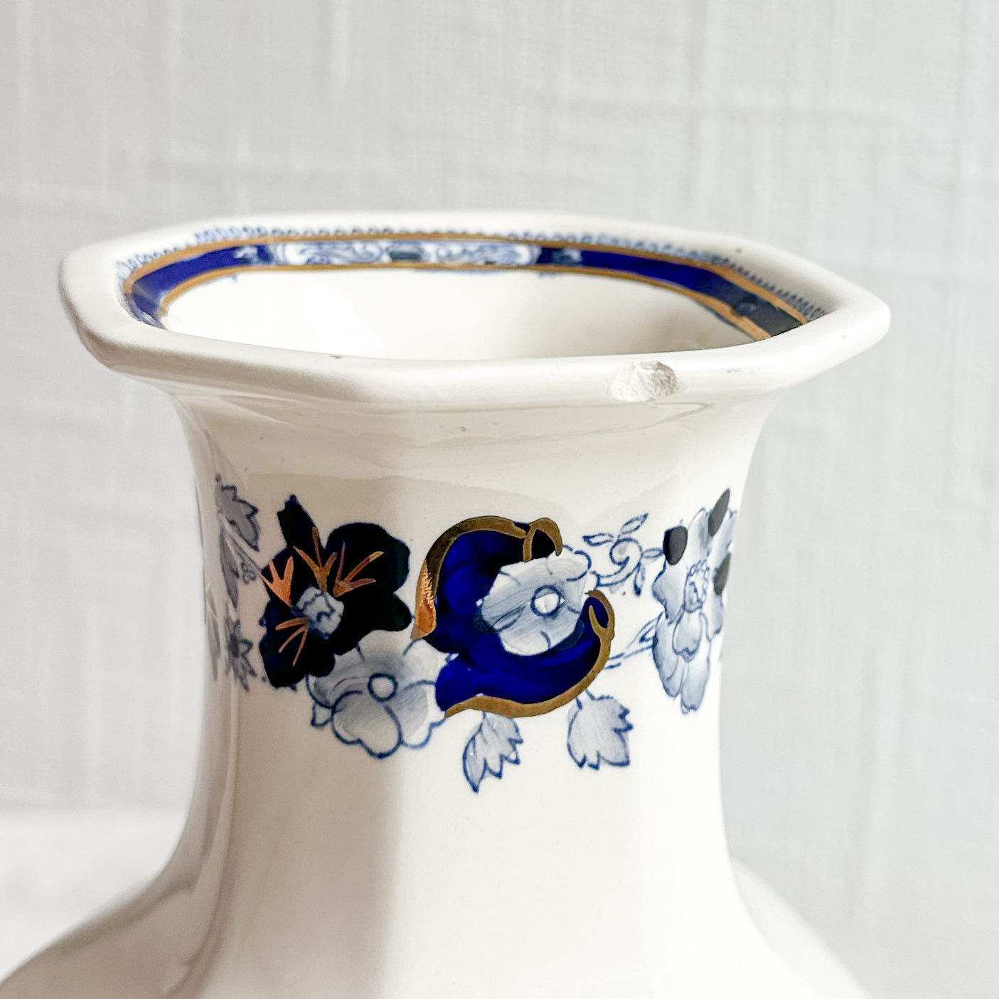 MASON’S Sapphire Vase