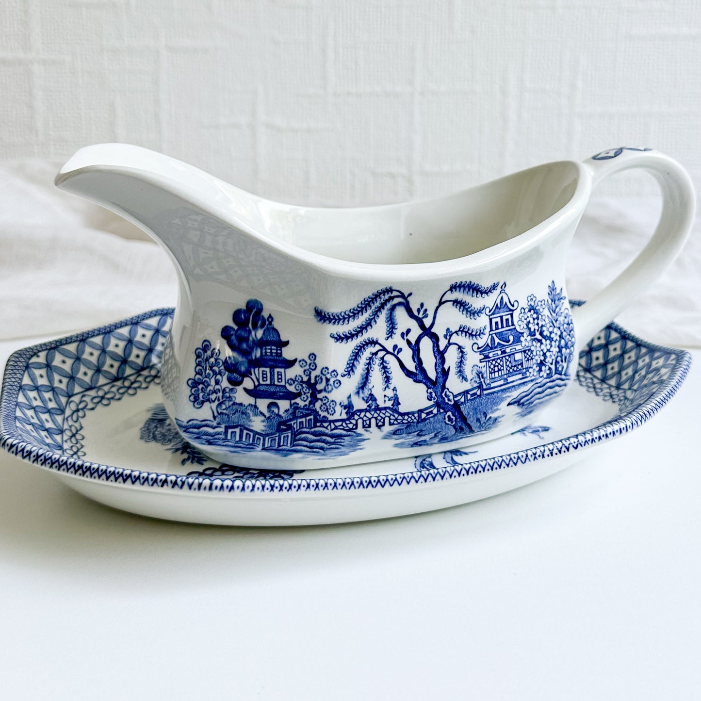 Willow Gravy Boat and Plate