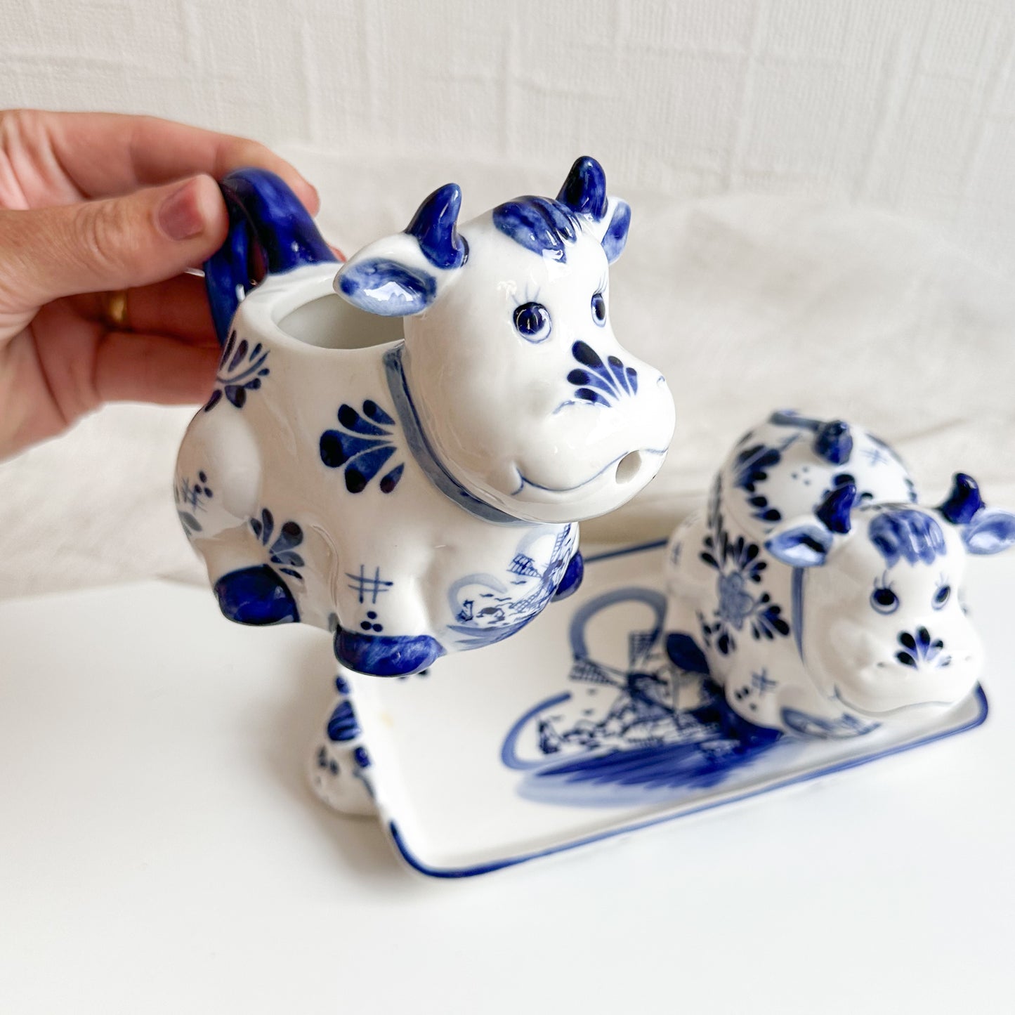 Blue Delft Cow Set