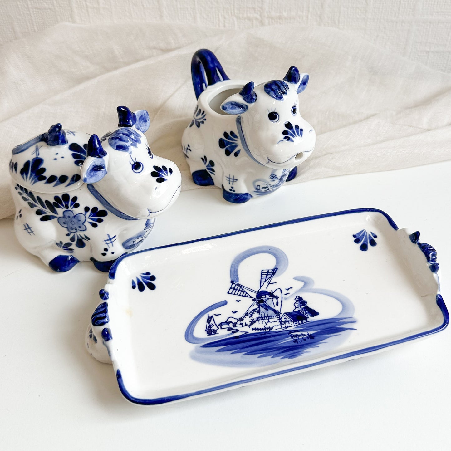 Blue Delft Cow Set