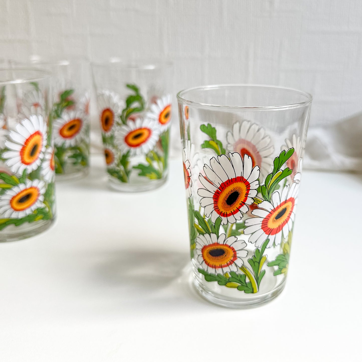 5 Vintage Drinking Glasses with Daisy Pattern