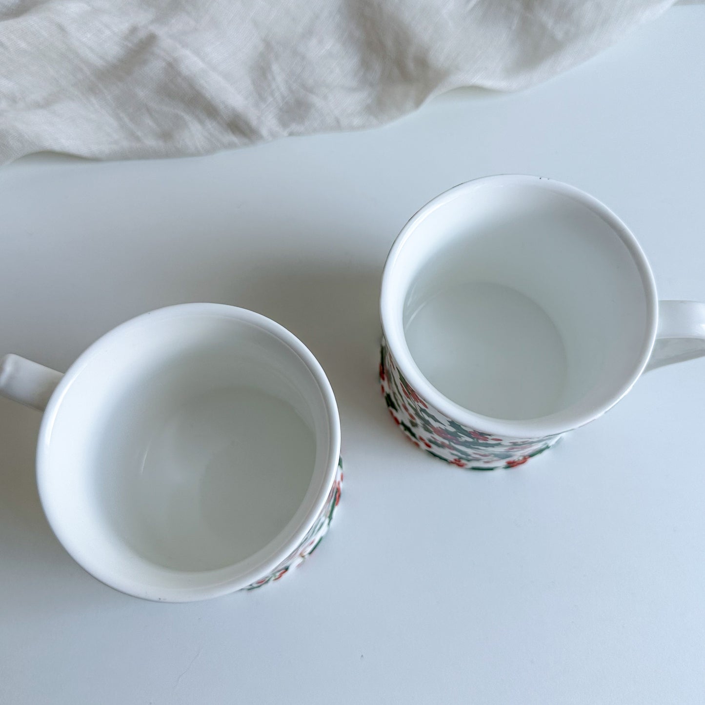 Pair of Mugs with Holly Pattern