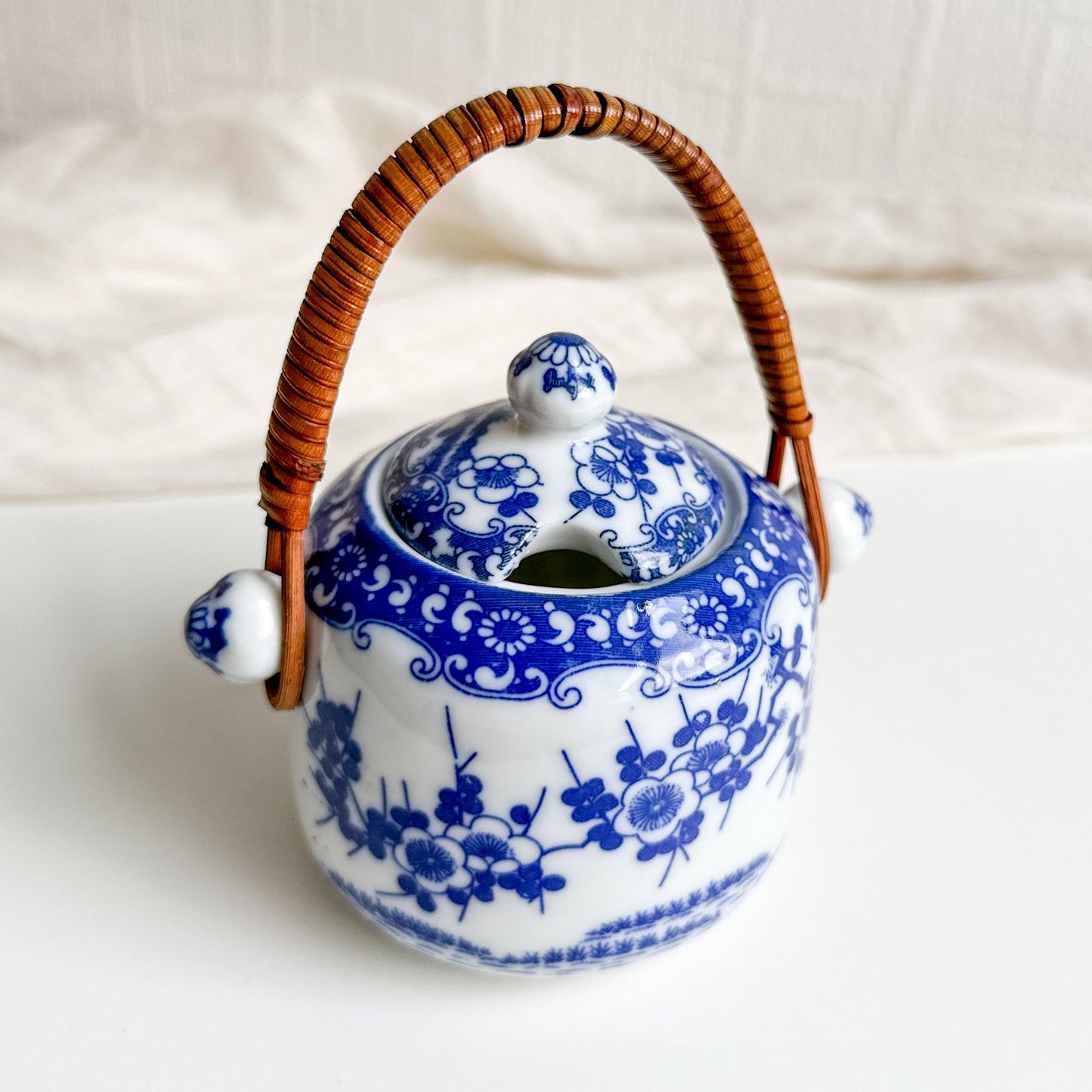 Blue and White Sugar Pot with Handle