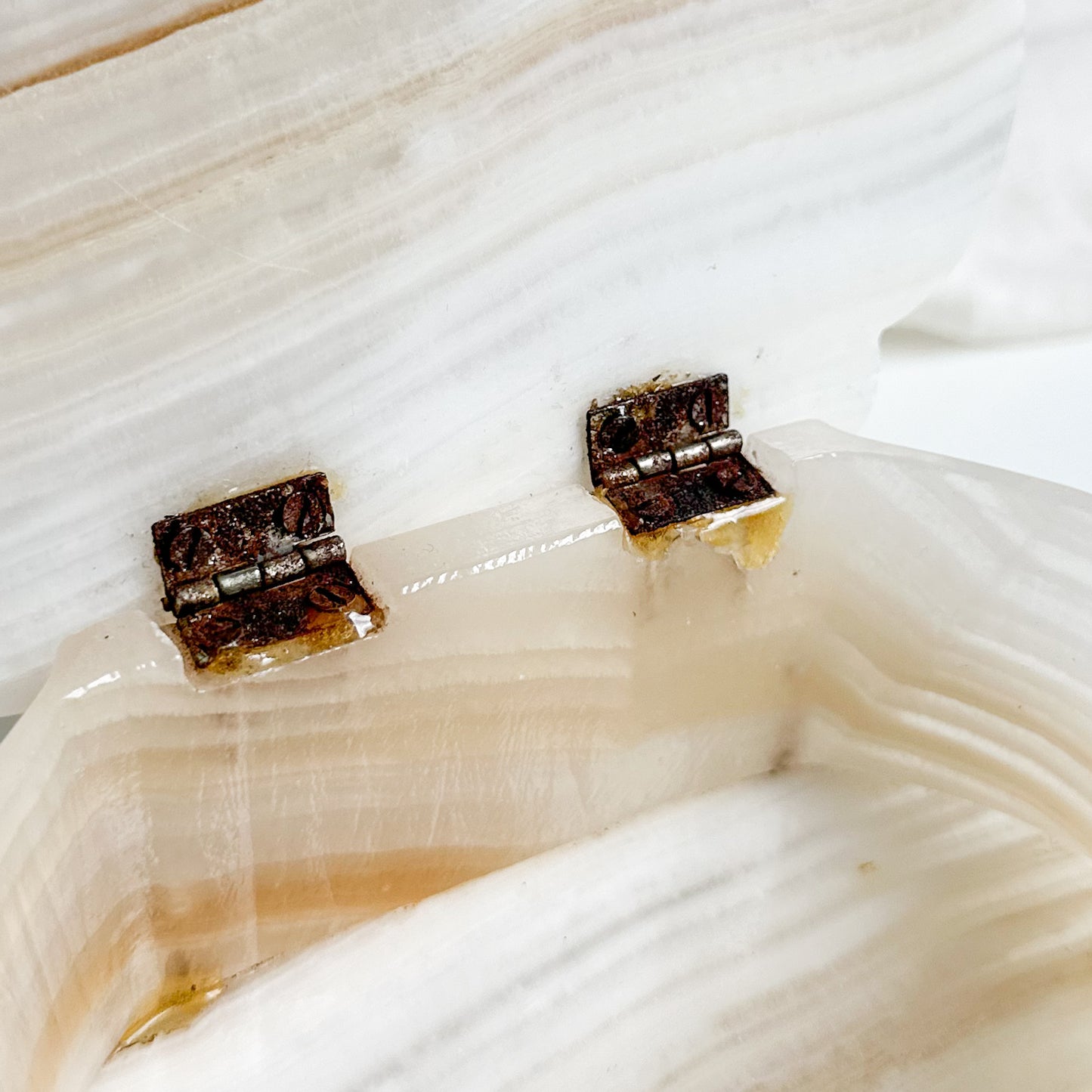 Onyx Clam Shell Box