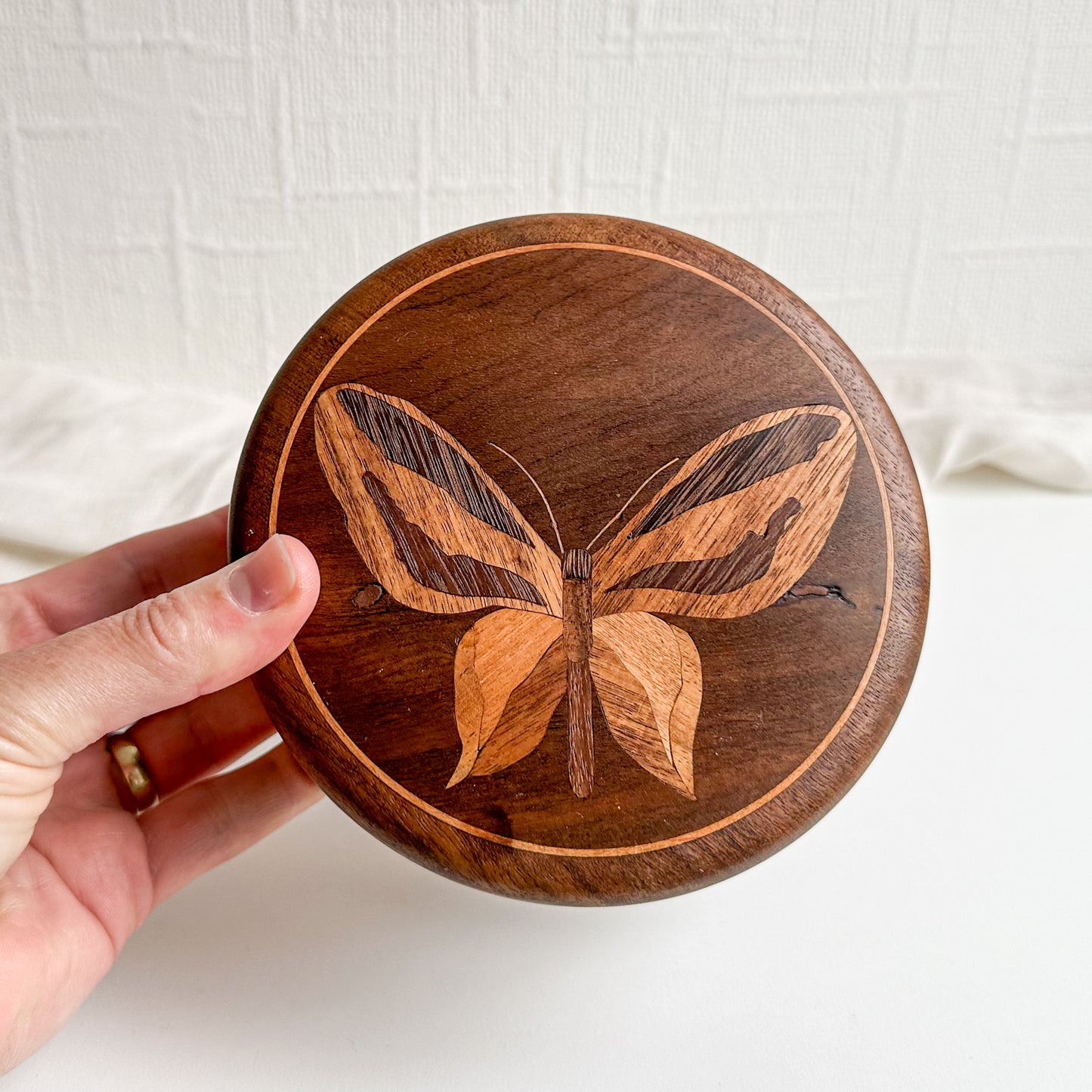 Round Inlay Box with Butterfly Design