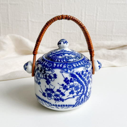 Blue and White Sugar Pot with Handle