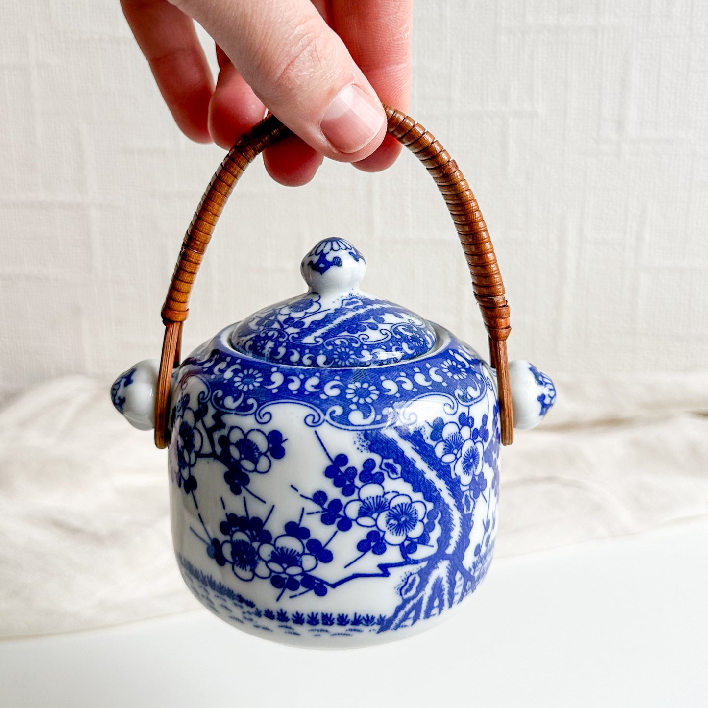 Blue and White Sugar Pot with Handle