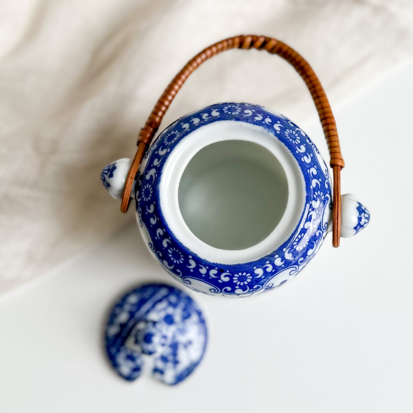 Blue and White Sugar Pot with Handle