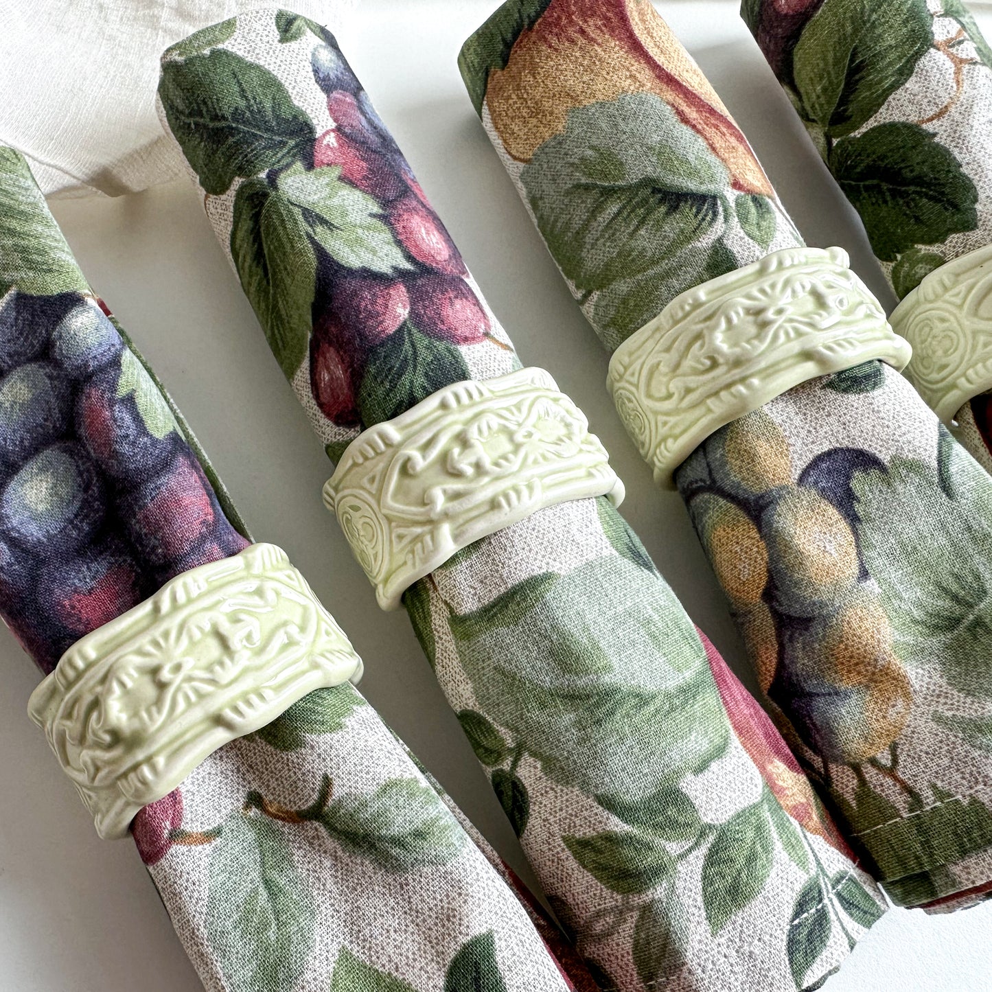 Set of 4 Silvestri Napkin Rings with Fruit Pattern Napkins