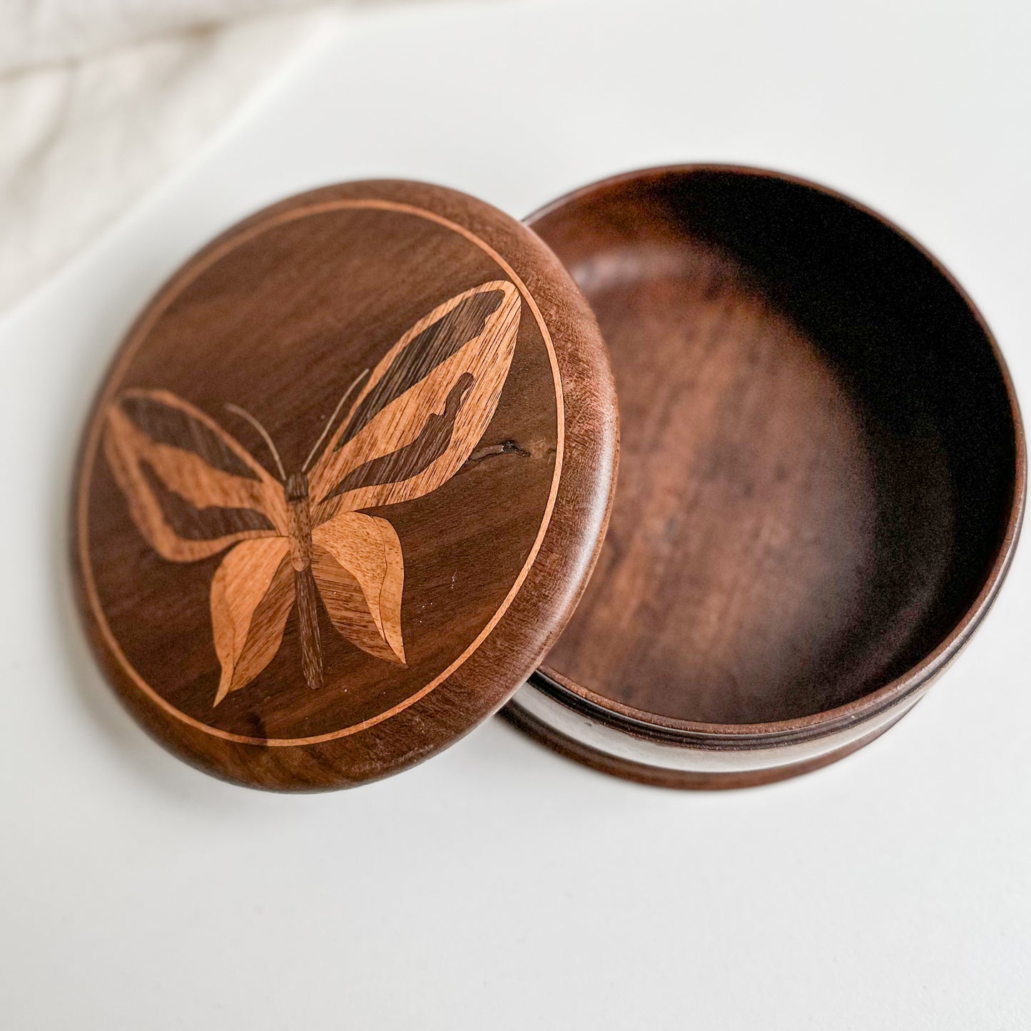 Round Inlay Box with Butterfly Design