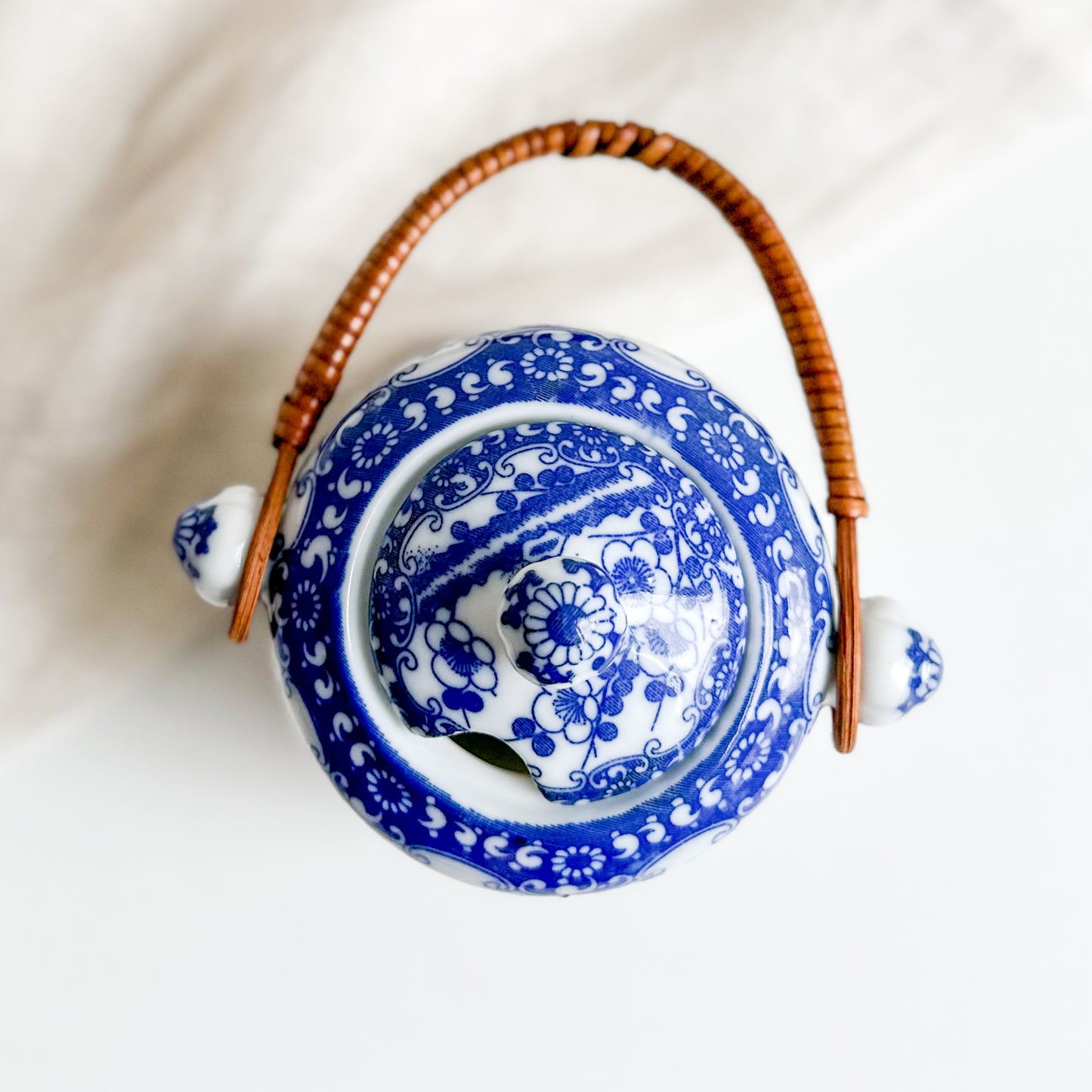 Blue and White Sugar Pot with Handle