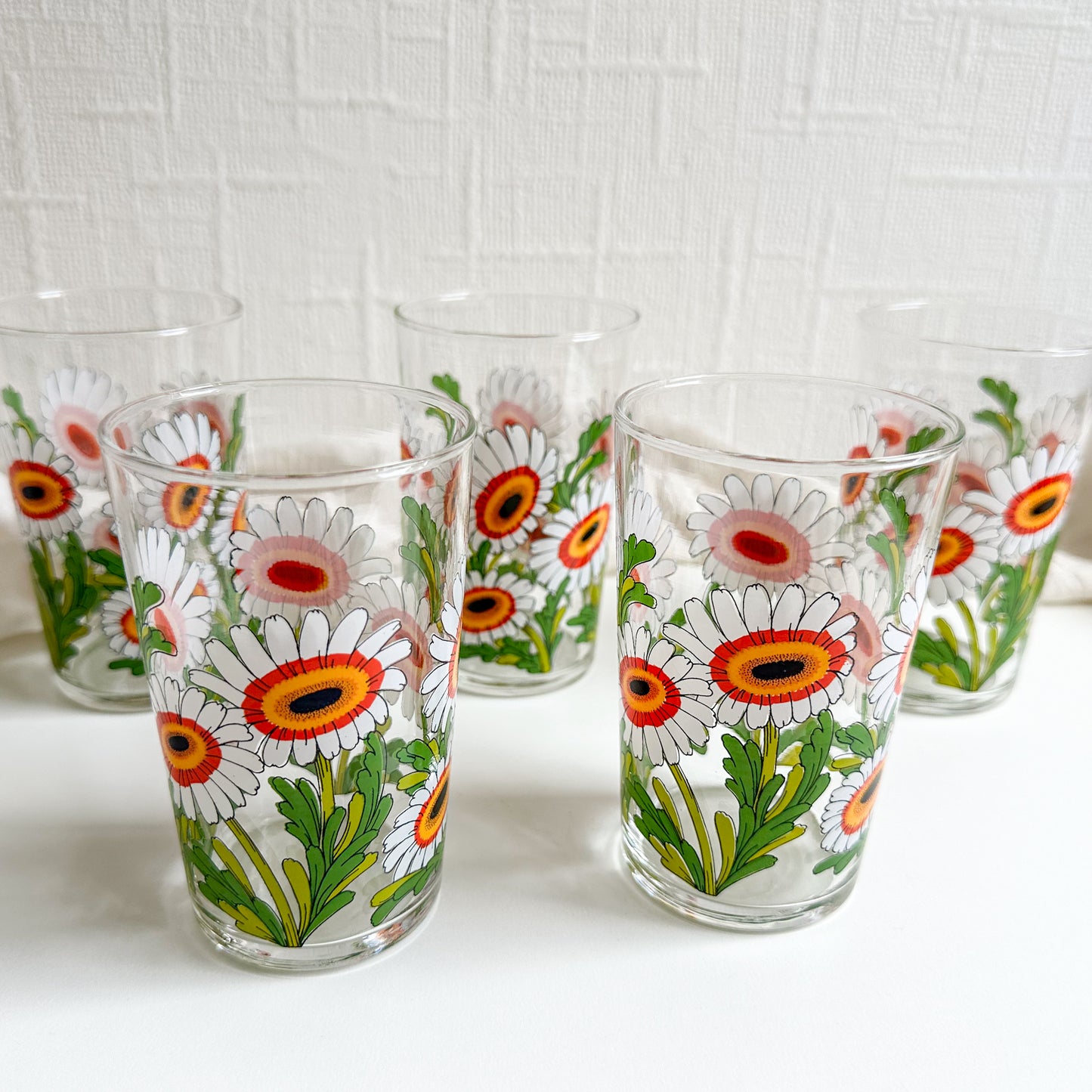 5 Vintage Drinking Glasses with Daisy Pattern