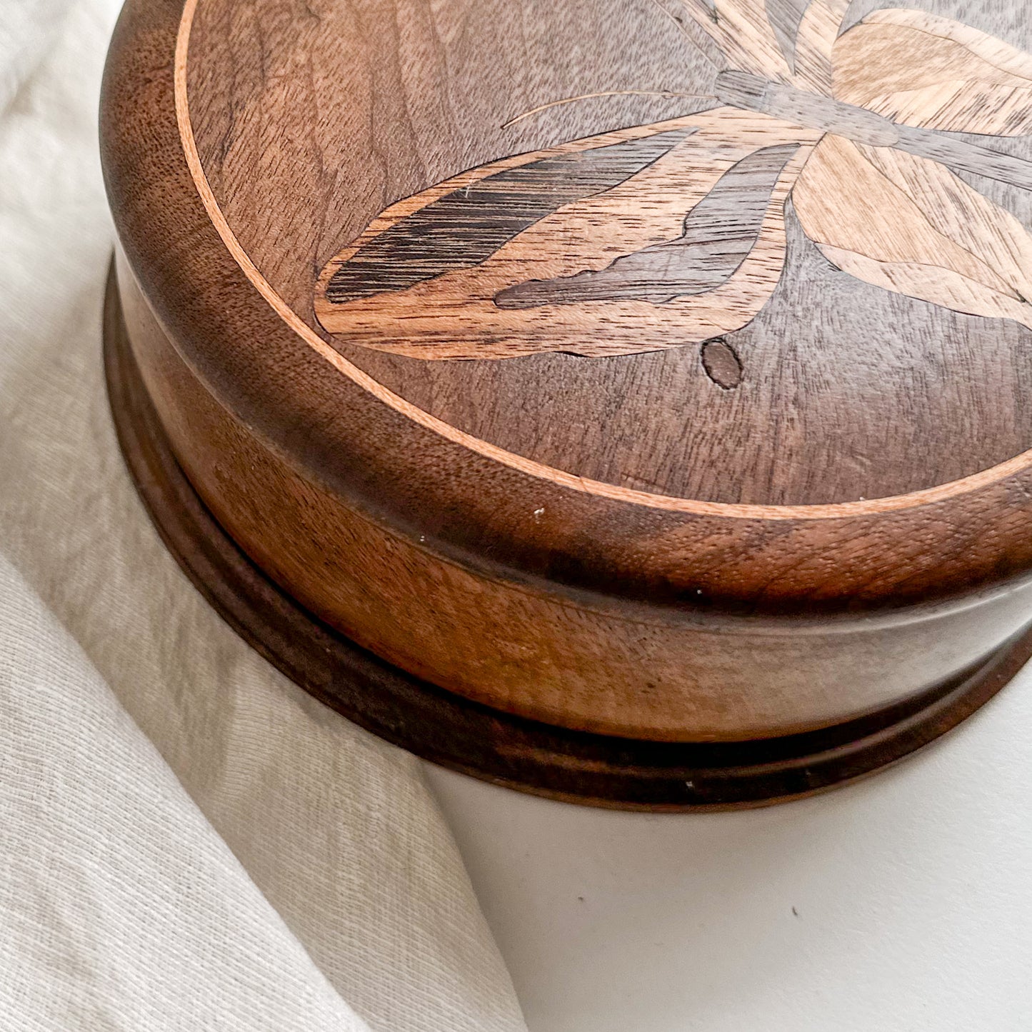 Round Inlay Box with Butterfly Design