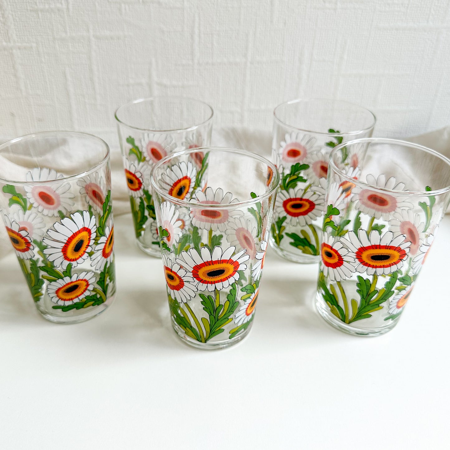 5 Vintage Drinking Glasses with Daisy Pattern