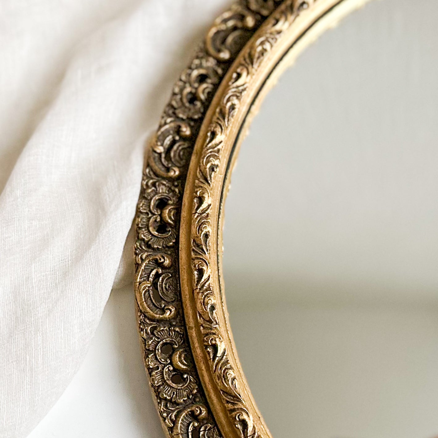 Round Convex Mirror with Gilt Frame