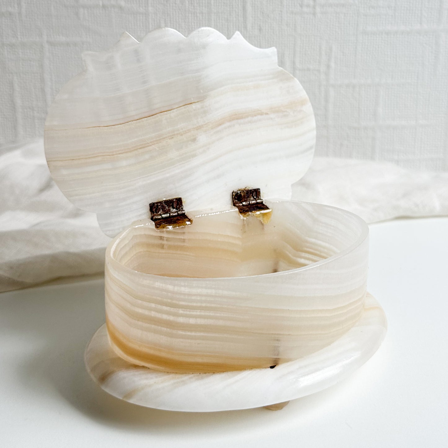 Onyx Clam Shell Box