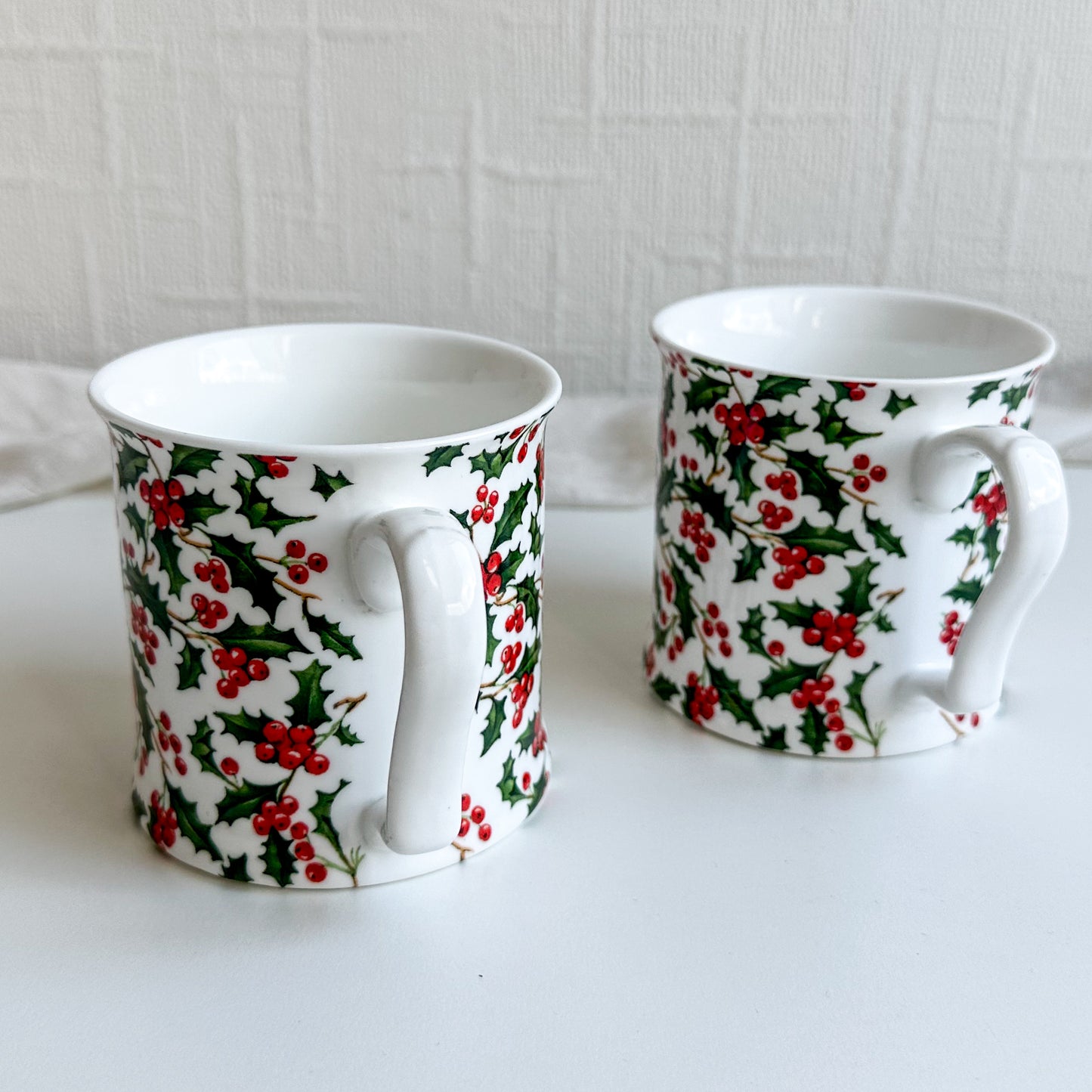 Pair of Mugs with Holly Pattern