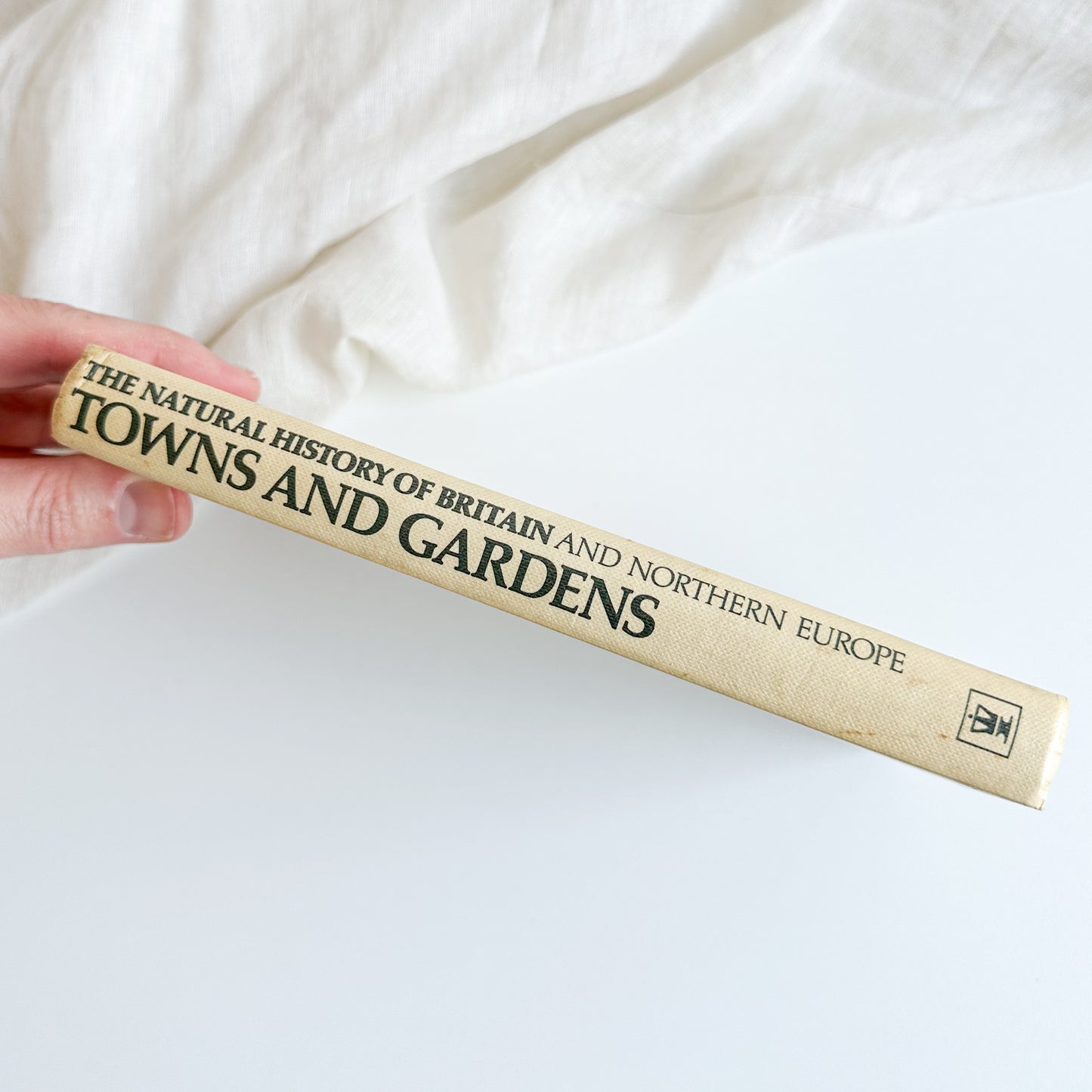 Towns and Gardens - Illustrated Book