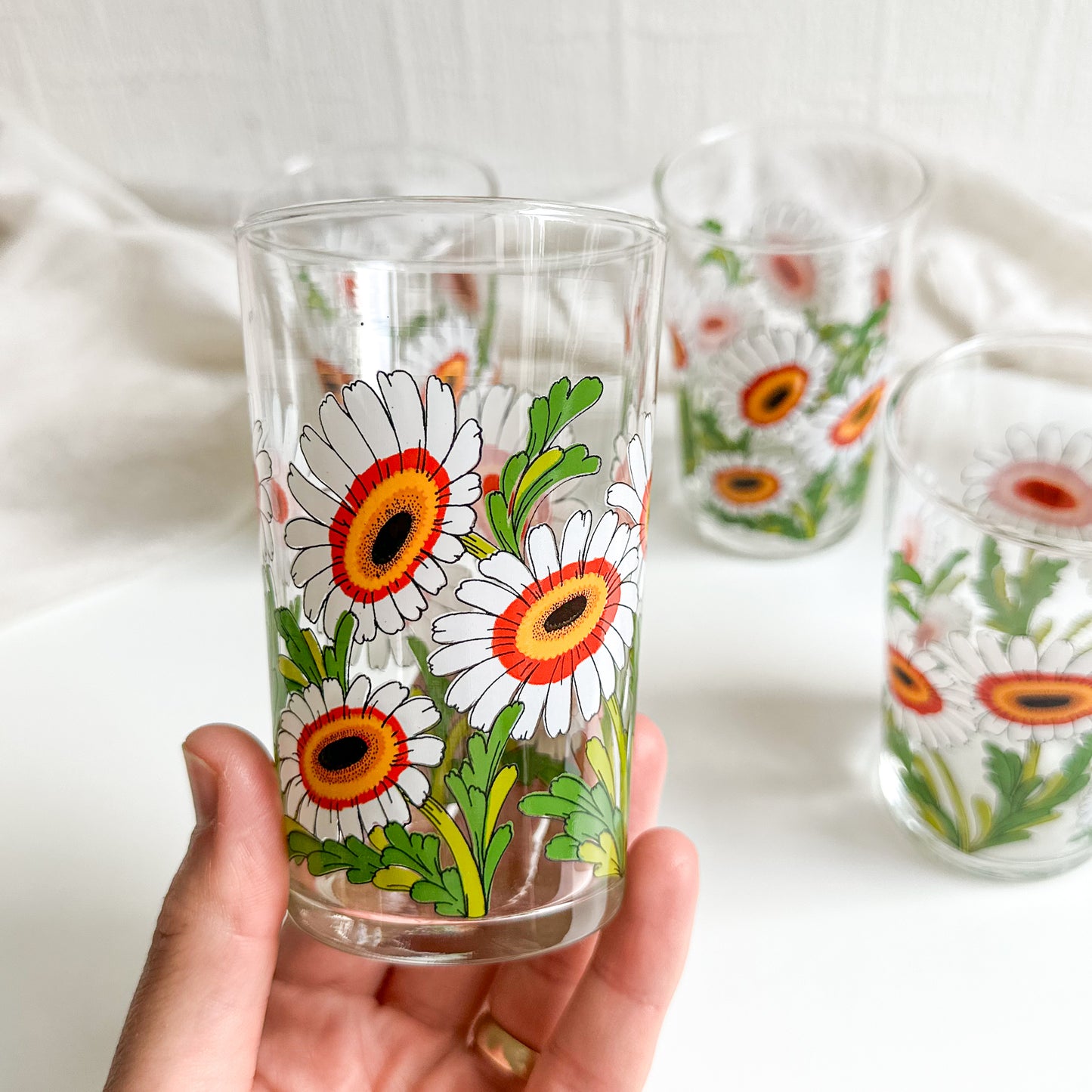 5 Vintage Drinking Glasses with Daisy Pattern